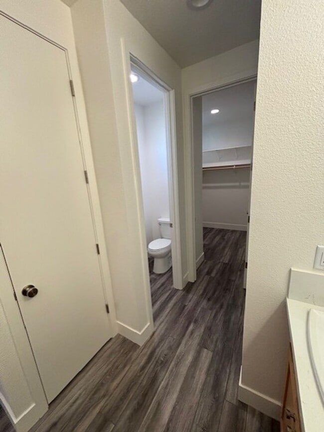 Building Photo - 1758 Thea Ave