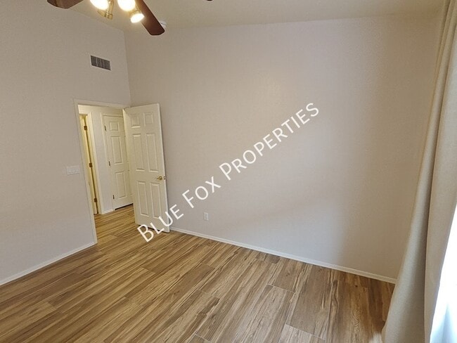 Building Photo - 710 W Calle Alta Loma