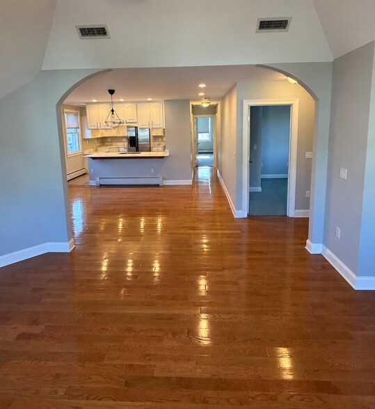 Building Photo - 79 Scofield Ave