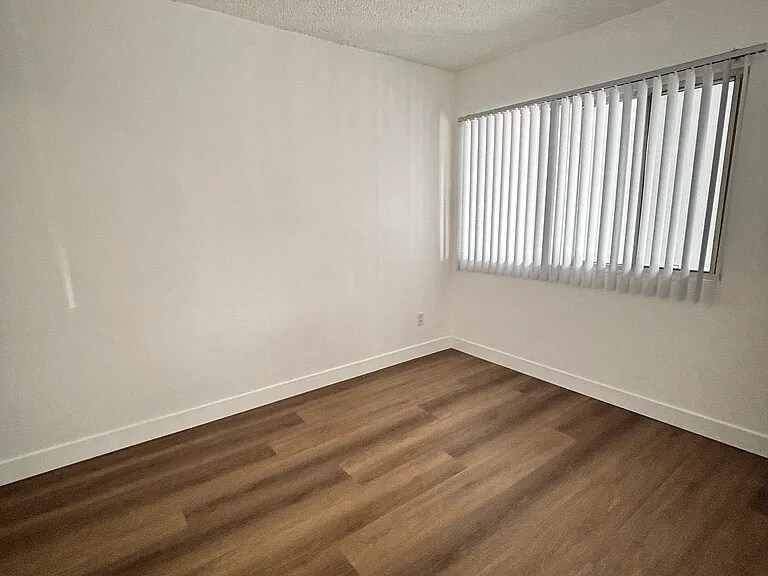 Building Photo - 9361 Cellini Ave