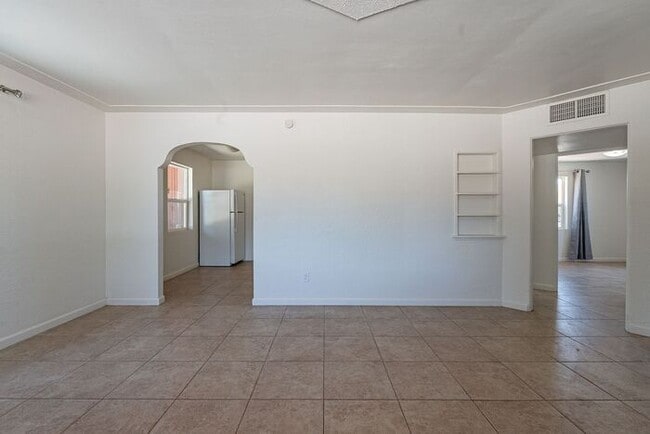 Building Photo - Desert Light & Outdoor Living – Tucson 2 B...