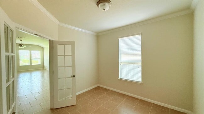 Building Photo - 24707 Royal Pike Dr