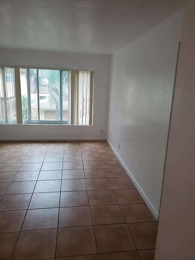 Building Photo - 2719 NW 39th Terrace