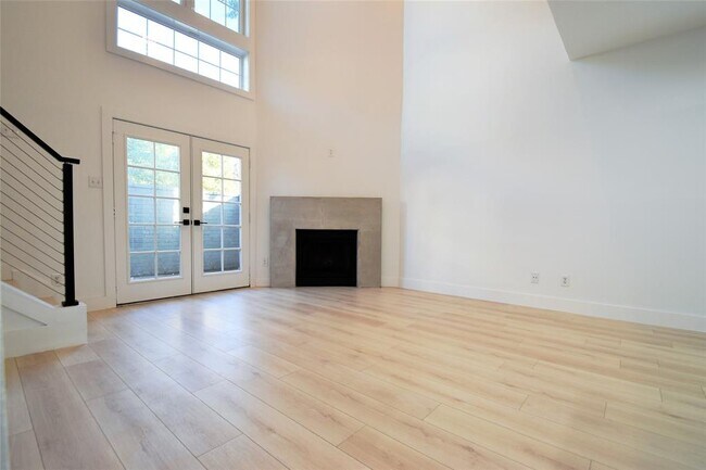 Building Photo - 2222 Hopkins St