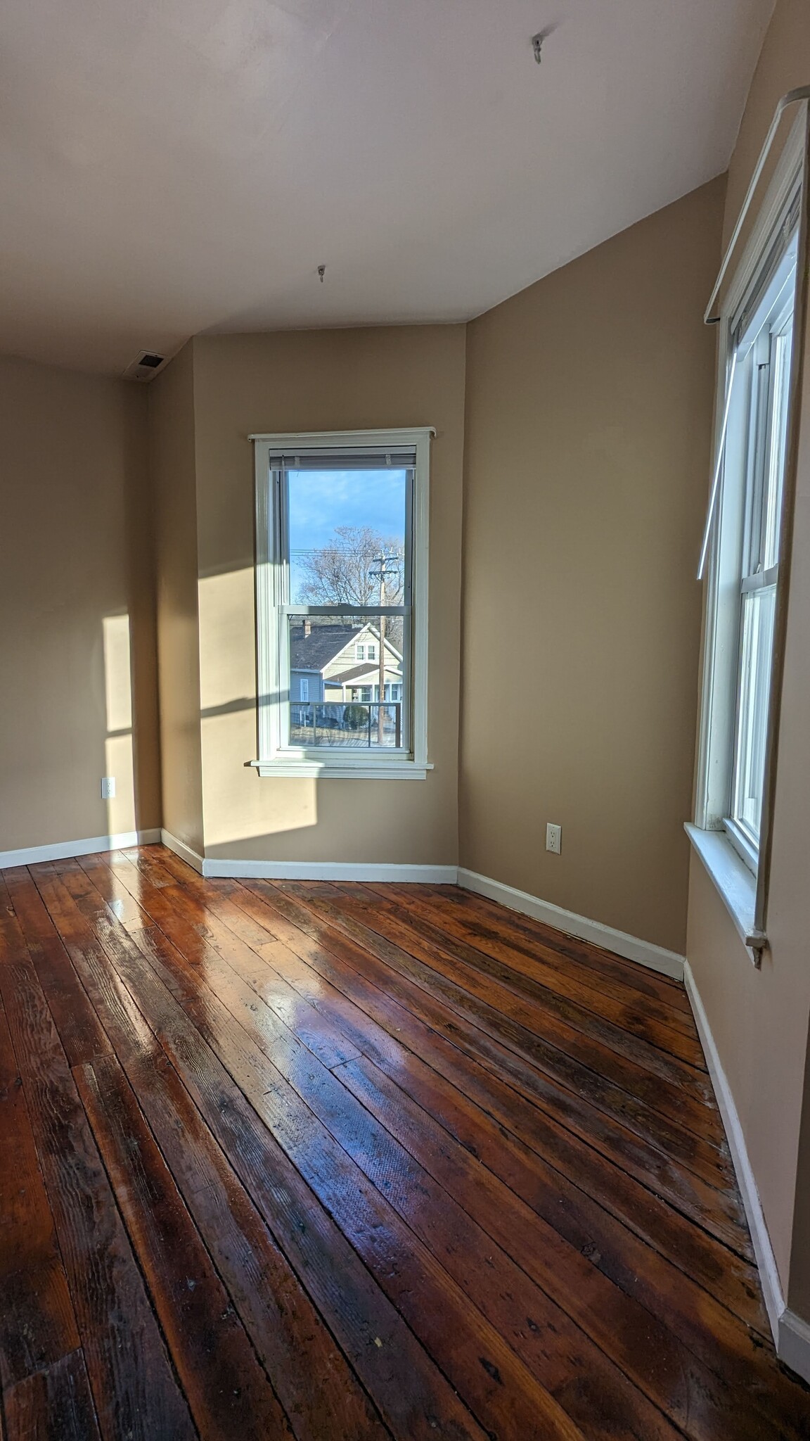 Building Photo - 1553 Helderberg Ave