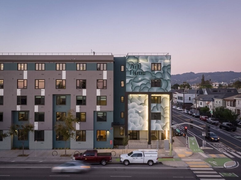 Building Photo - ArtHaus 820