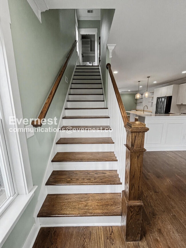 Building Photo - 1306 Pillow St