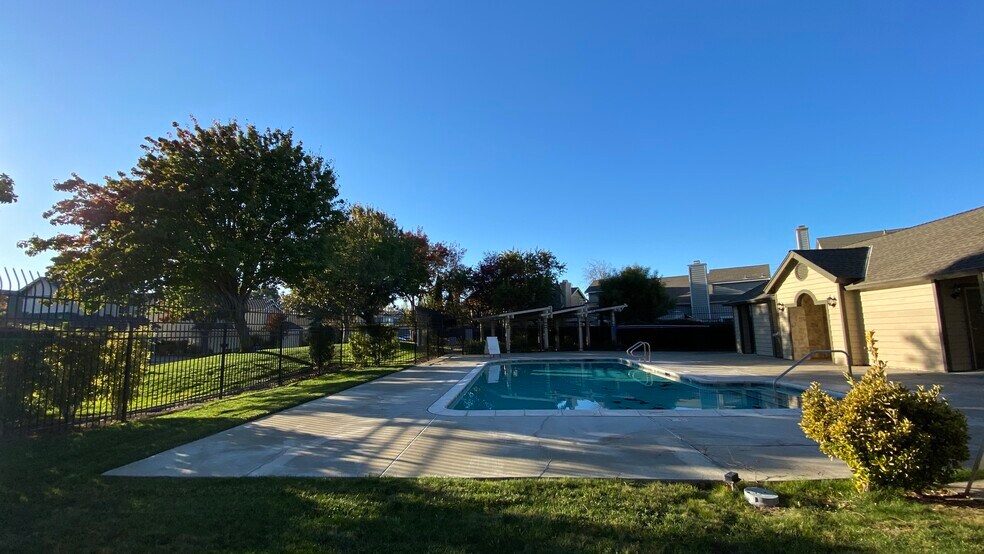 Building Photo - 34565 Vane Cmn