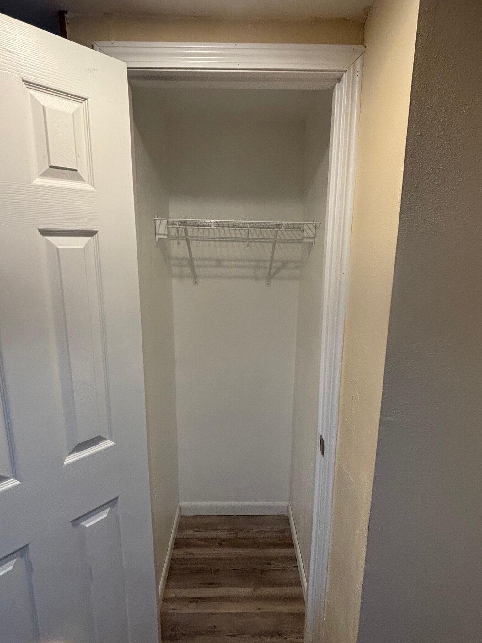 Building Photo - 20427 W Clark Ave Apt 11