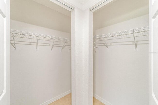 Building Photo - 2/2 downstairs unit Silver Downs Condominiums