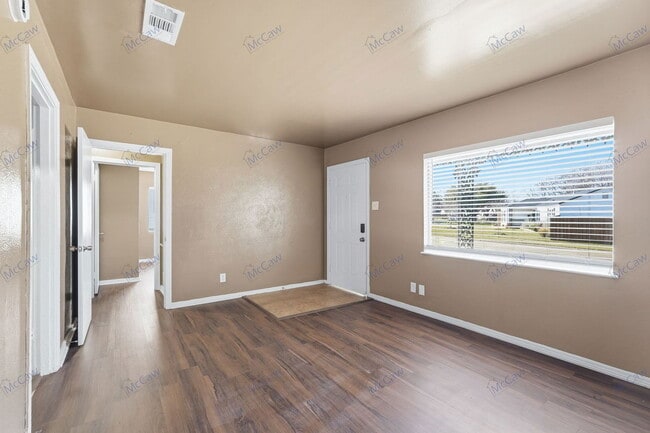 Building Photo - 3130 S Llewellyn Ave