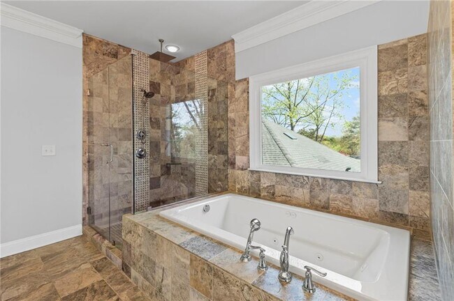 Building Photo - 255 Lindbergh Drive NE