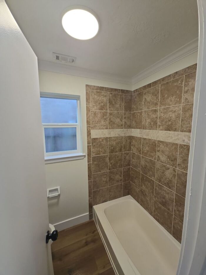 Building Photo - 2102 Gray Falls Dr