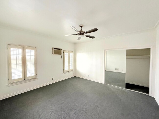 Building Photo - Very Unique Spacious sleek One Bedroom - O...