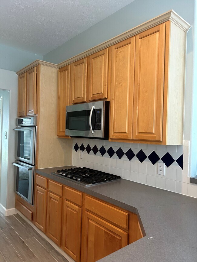 Building Photo - 18419 Autumn Park Dr