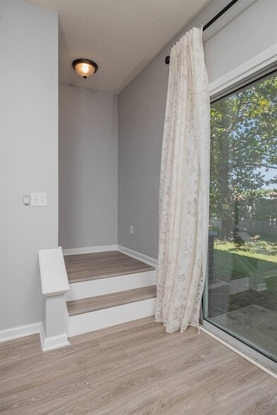 Building Photo - 345 Scrub Jay Dr