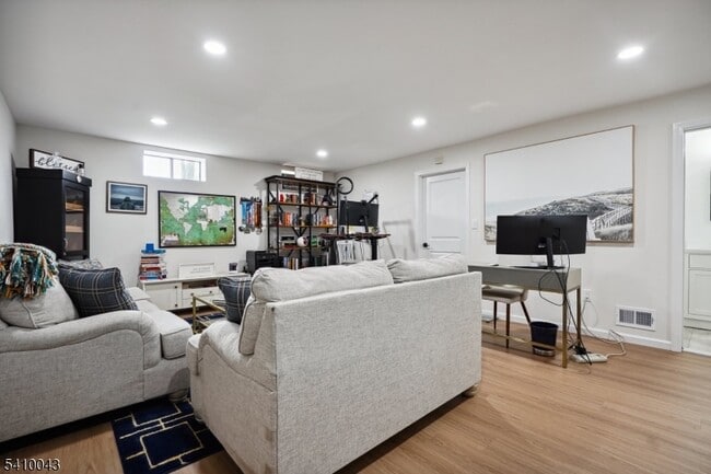 Building Photo - 126 Brandywyne Dr