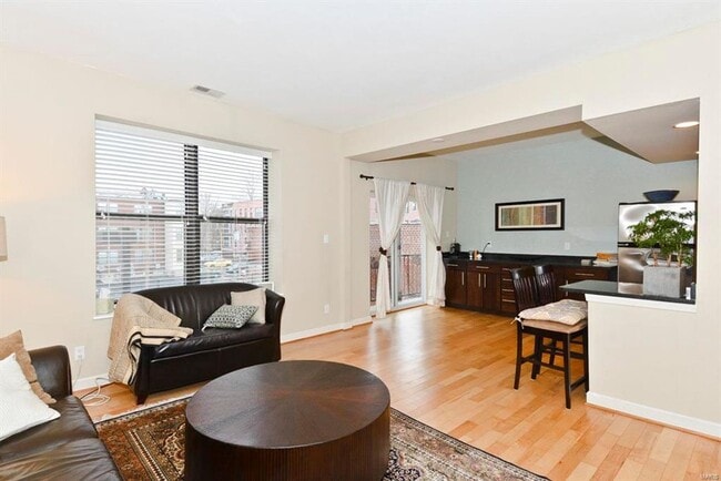 Building Photo - 5621 Pershing Ave