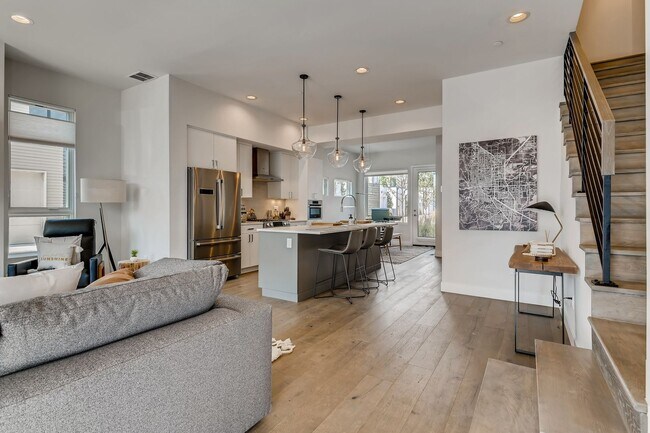 Building Photo - Contemporary Townhome with Rooftop Deck-Flatiron Views