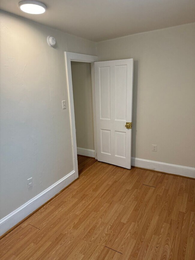 Building Photo - 705 Forest Dr