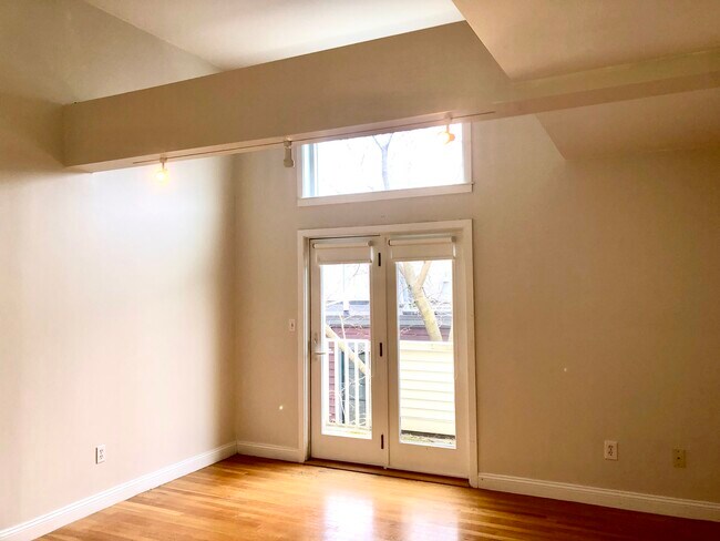 Building Photo - 44 Regent St