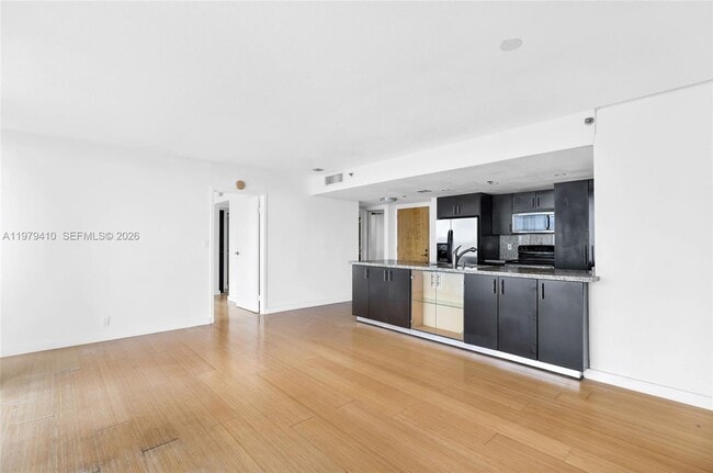 Building Photo - 7601 E Treasure Dr