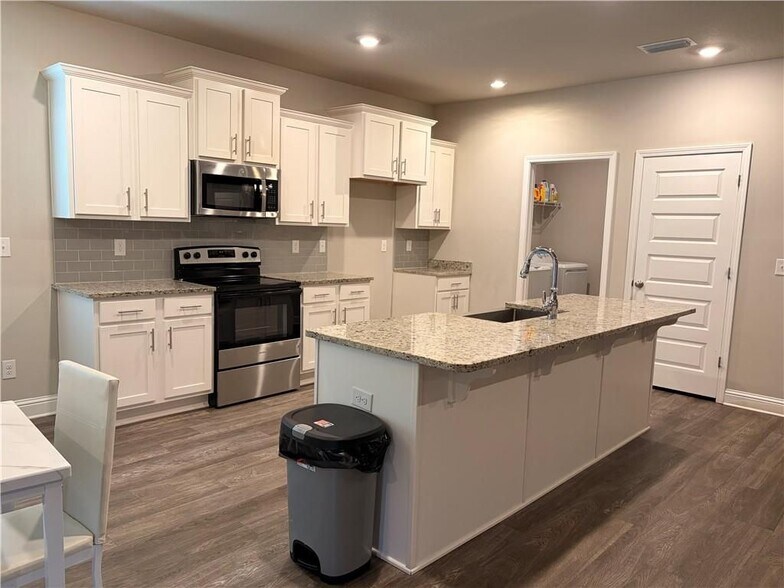Building Photo - 10551 Sand Dune Ave