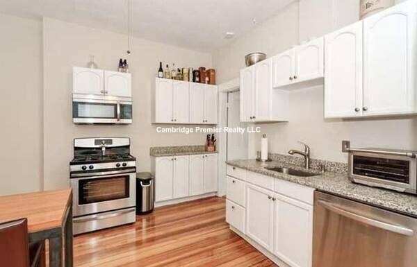 Building Photo - 133 Otis St