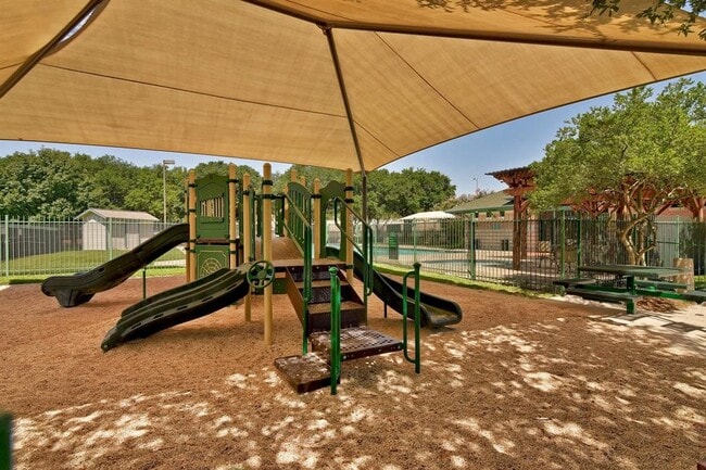 Building Photo - 13508 Campesina Dr