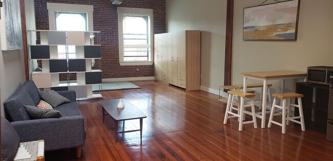 Building Photo - 49 Munroe St