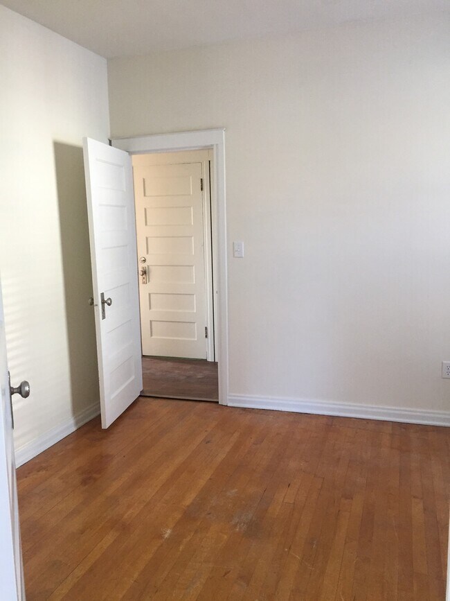 Building Photo - 109-111 Duplex