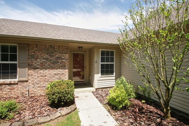 Building Photo - Coming Soon! Freshly Updated Fishers Home!