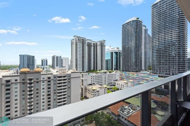 Building Photo - 1000 Brickell Plaza