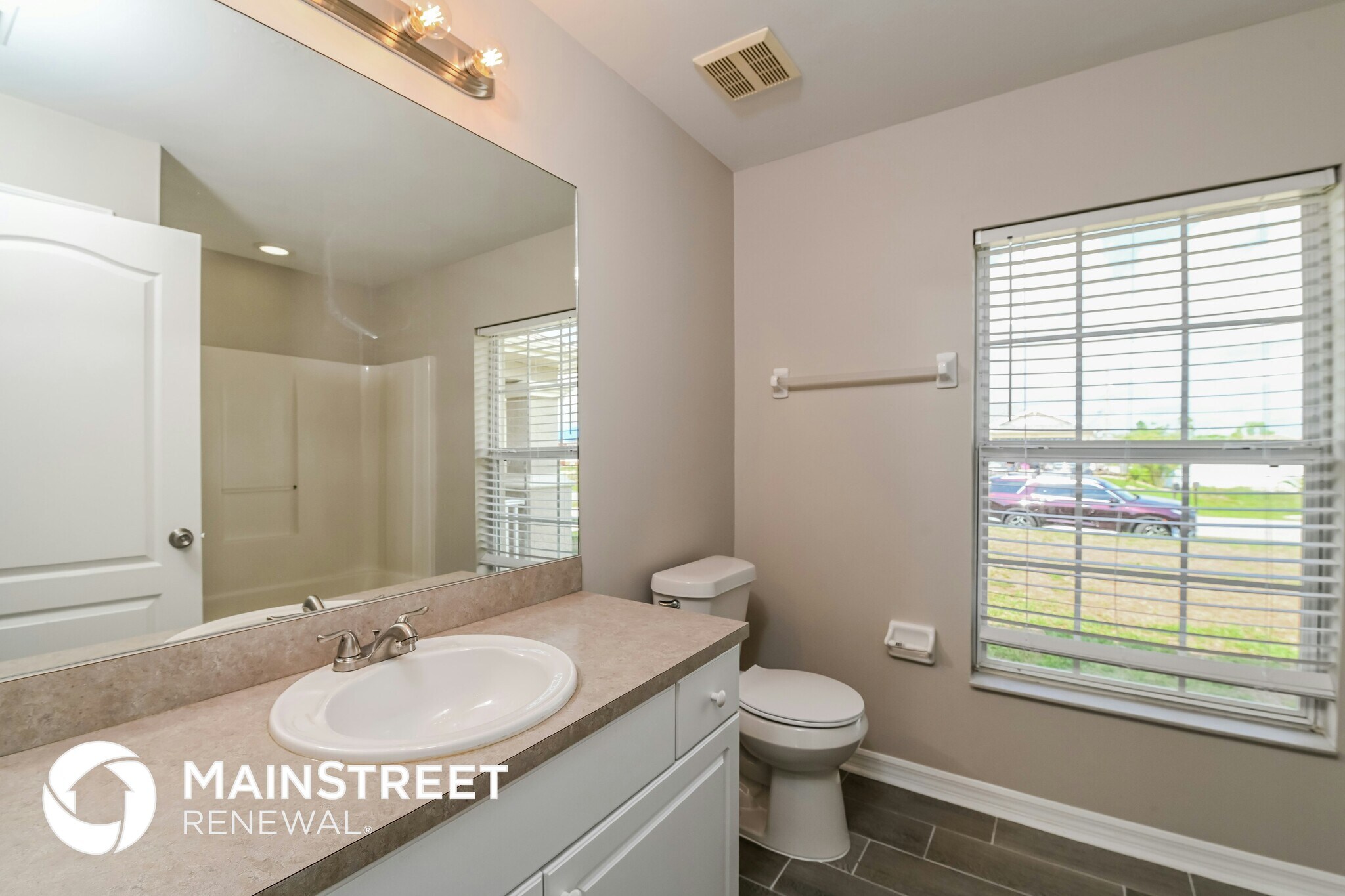 Building Photo - 631 NE 1st Pl