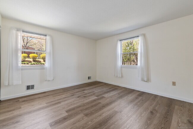 Building Photo - 339 Dunfey Ln
