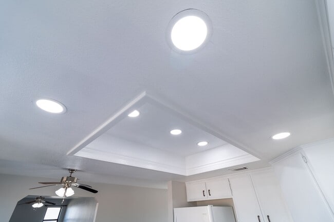 Building Photo - Beautiful 3/2 Apple Valley Home