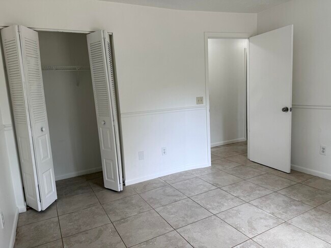 Building Photo - 2564 Navajo Ave