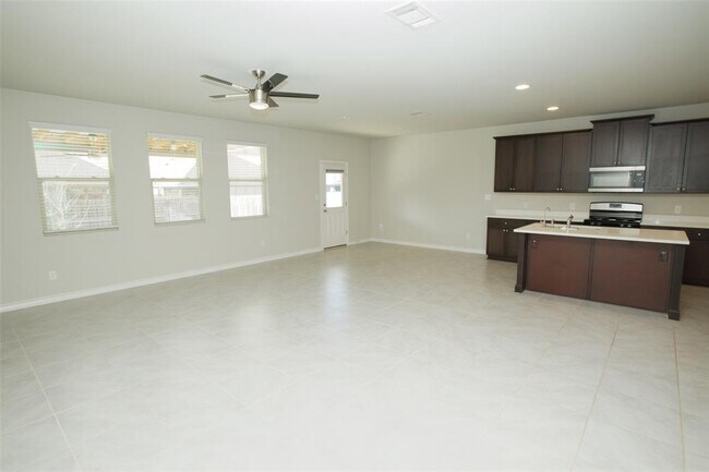 Building Photo - 8052 Massa Dr