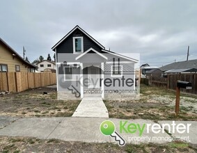 Building Photo - 1435 E 32nd St