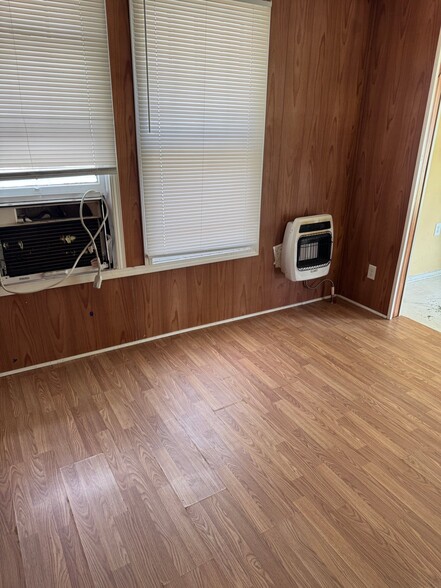 Building Photo - 2508 Gurnee Ave