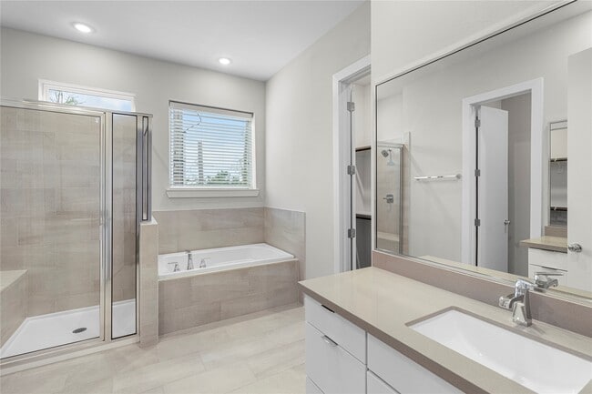 Building Photo - 604 Thornton Oaks Ln