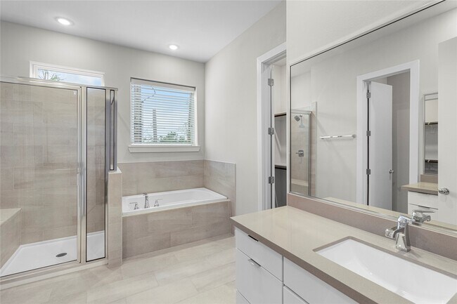 Building Photo - 606 Thornton Oaks Ln