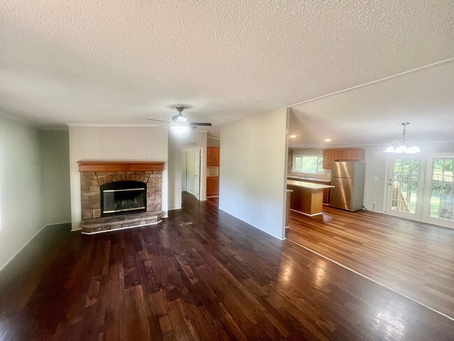 Building Photo - Four bedroom, 2 bath Modular home in Siler...