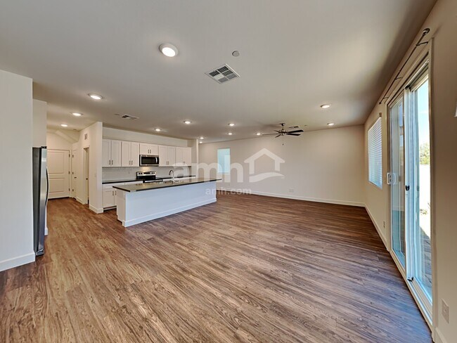 Building Photo - 3376 Blodwen St