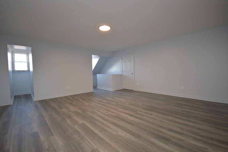 Building Photo - 113 Meade Ave