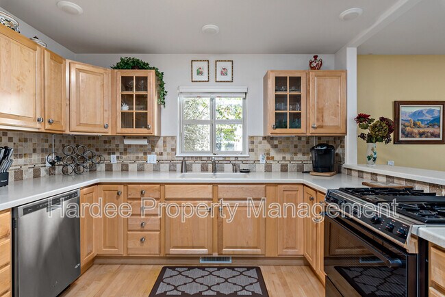Building Photo - 830 E Riverpark Ln
