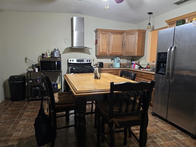 Building Photo - 713 Lariat Loop