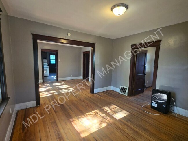 Building Photo - 3-Bedroom House in Saginaw