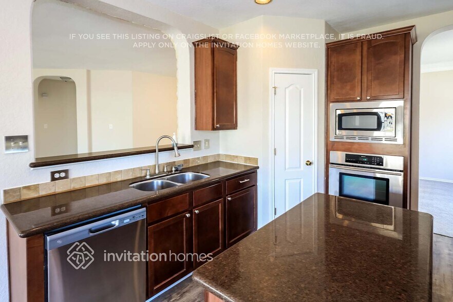 Building Photo - 5823 Palmetto Way
