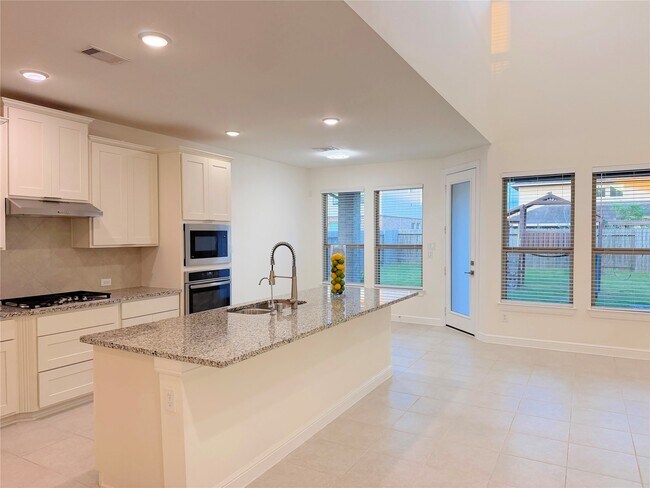 Building Photo - 8611 Oakdale Blf Ct